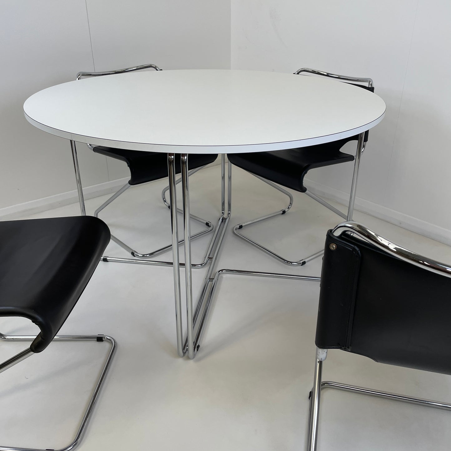 BISCIA TABLE IN WHITE DESIGNED BY PASCAL MOURGUE