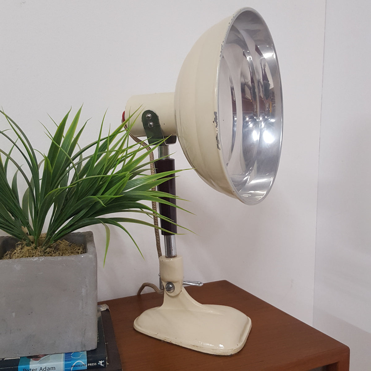 PIFCO VINTAGE HEAT LAMP IN CREAM Statement Furniture