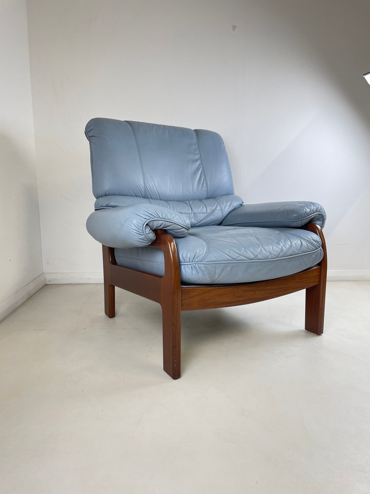 VINTAGE GPLAN 1990s NINA LEATHER CHAIR & FOOTSTOOL