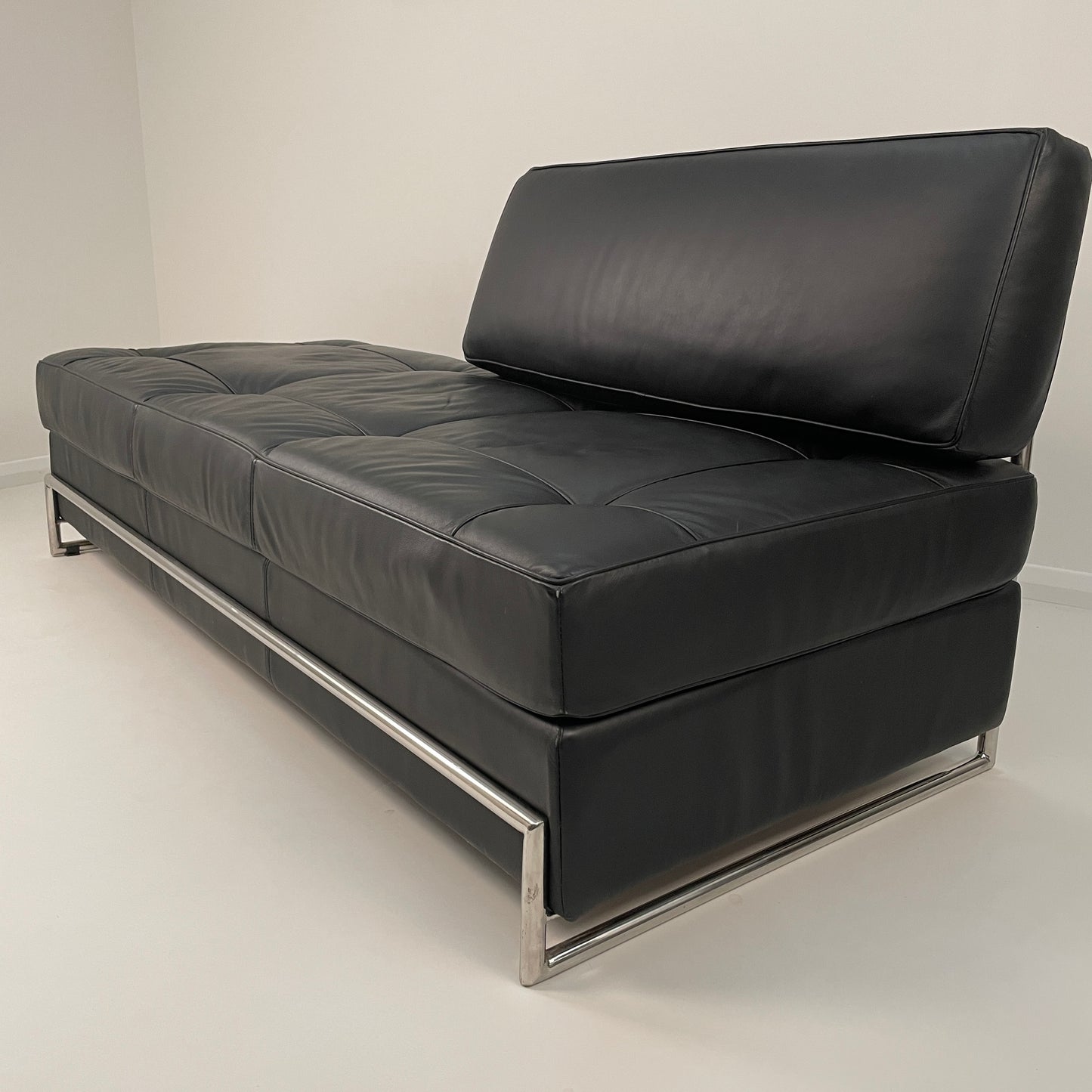 VINTAGE STYLE BLACK EILEEN GRAY DAY BED/SOFA
