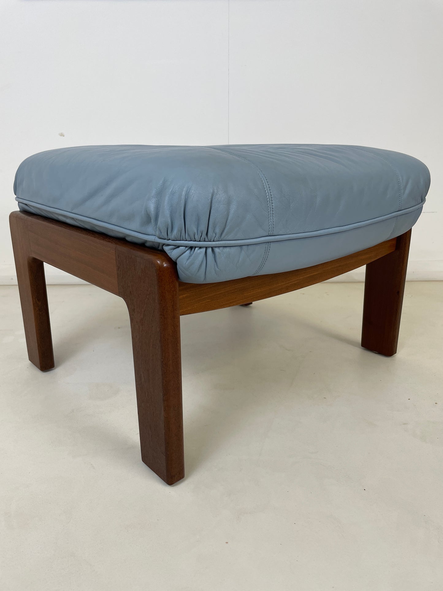 VINTAGE GPLAN 1990s NINA LEATHER CHAIR & FOOTSTOOL