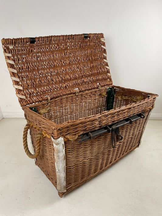 ANTIQUE WOVEN WILLOW TRUNK / BASKET