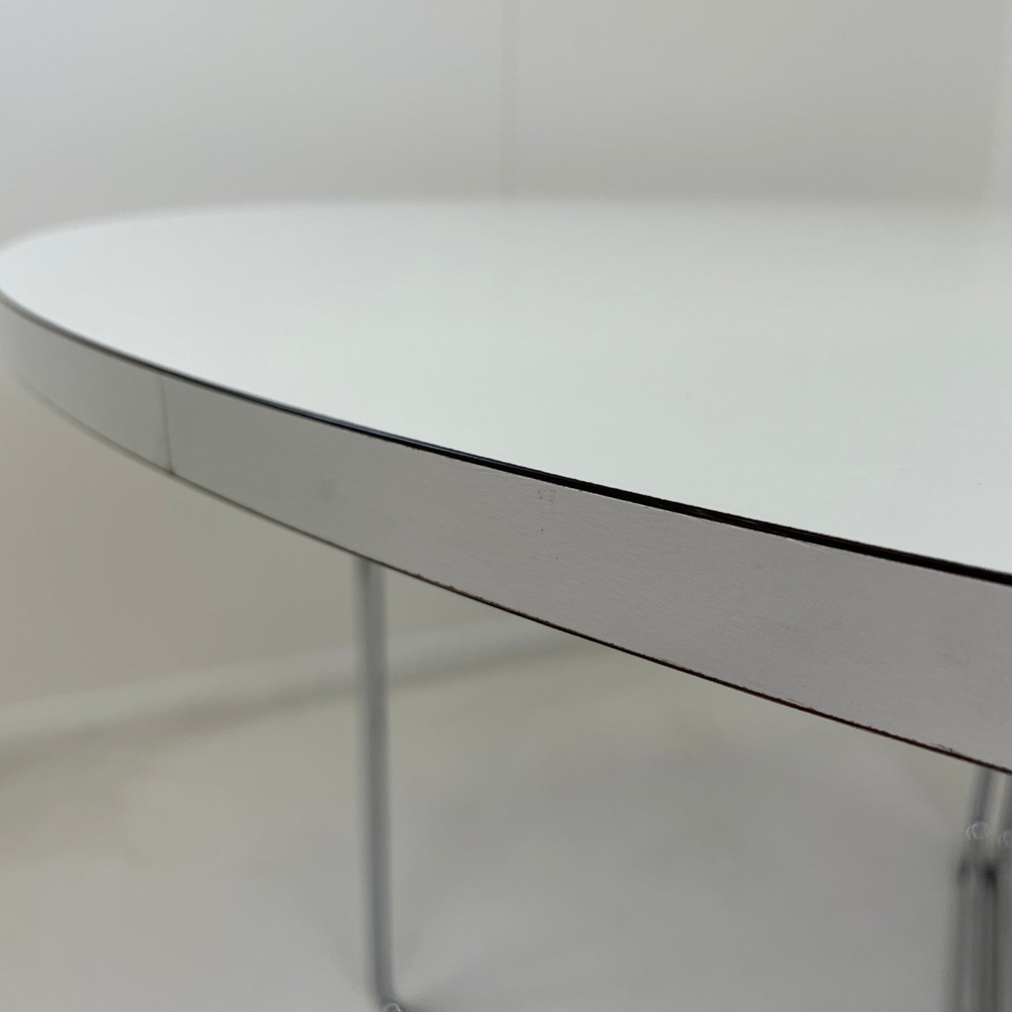 BISCIA TABLE IN WHITE DESIGNED BY PASCAL MOURGUE