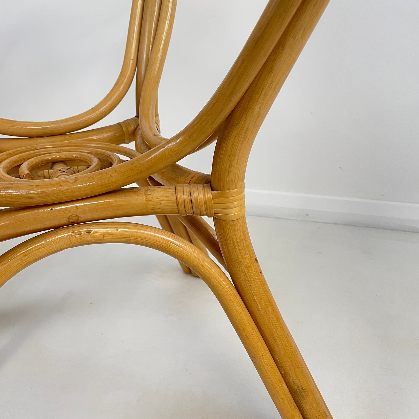 VINTAGE BAMBOO ROUND DINING TABLE