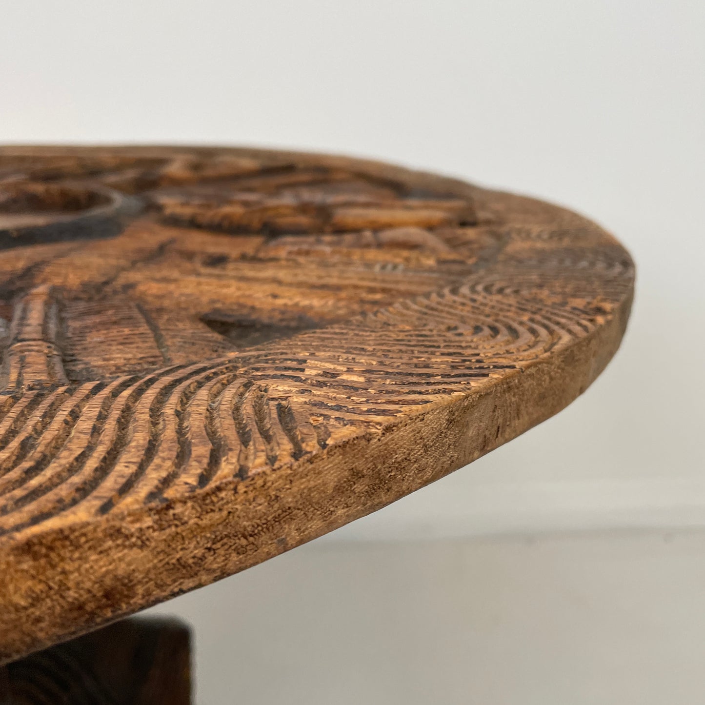 DECORATIVE AFRICAN CARVED TABLE