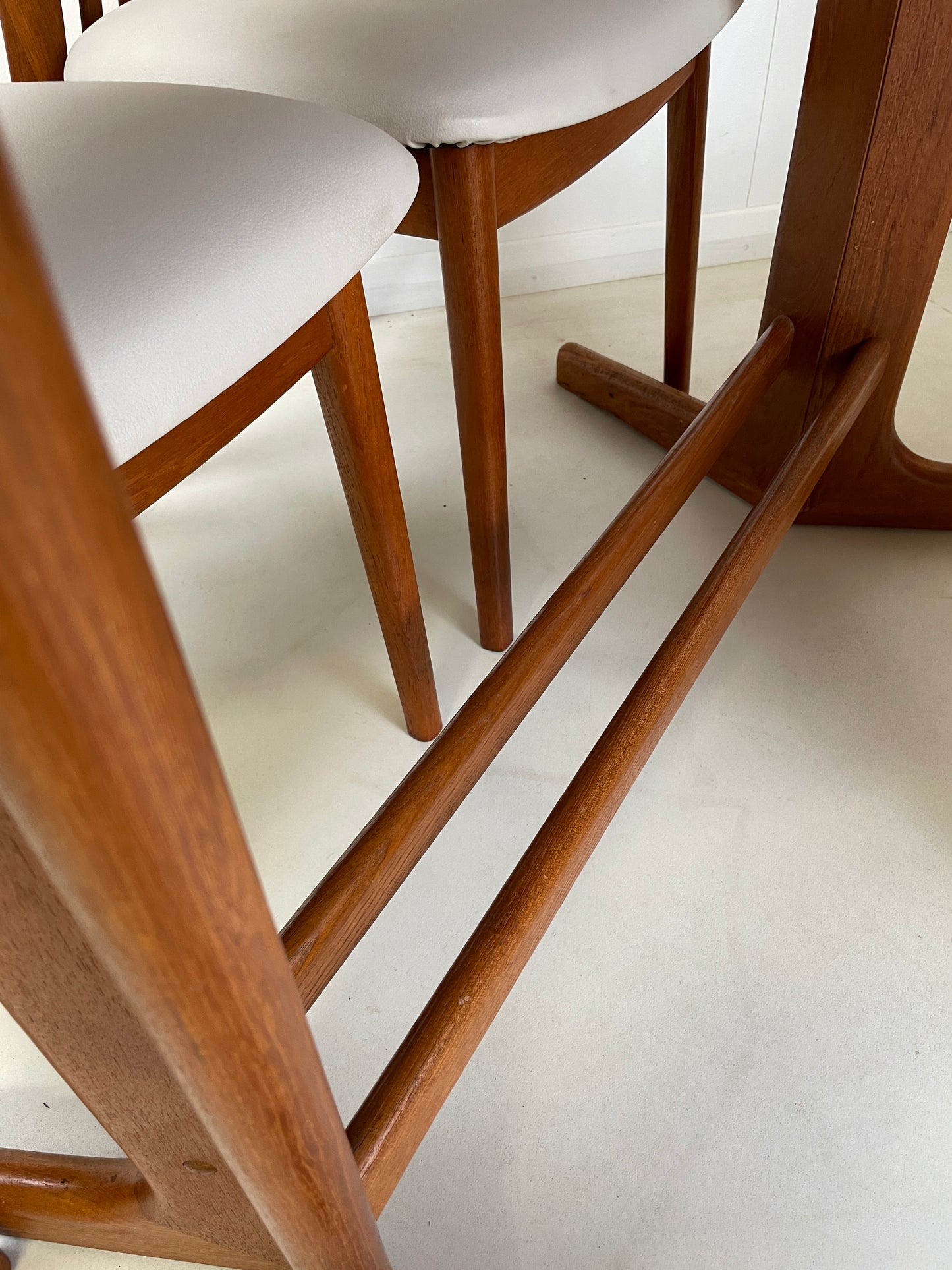 VINTAGE TEAK DINING TABLE & 4 CHAIRS BY BENNY LINDEN