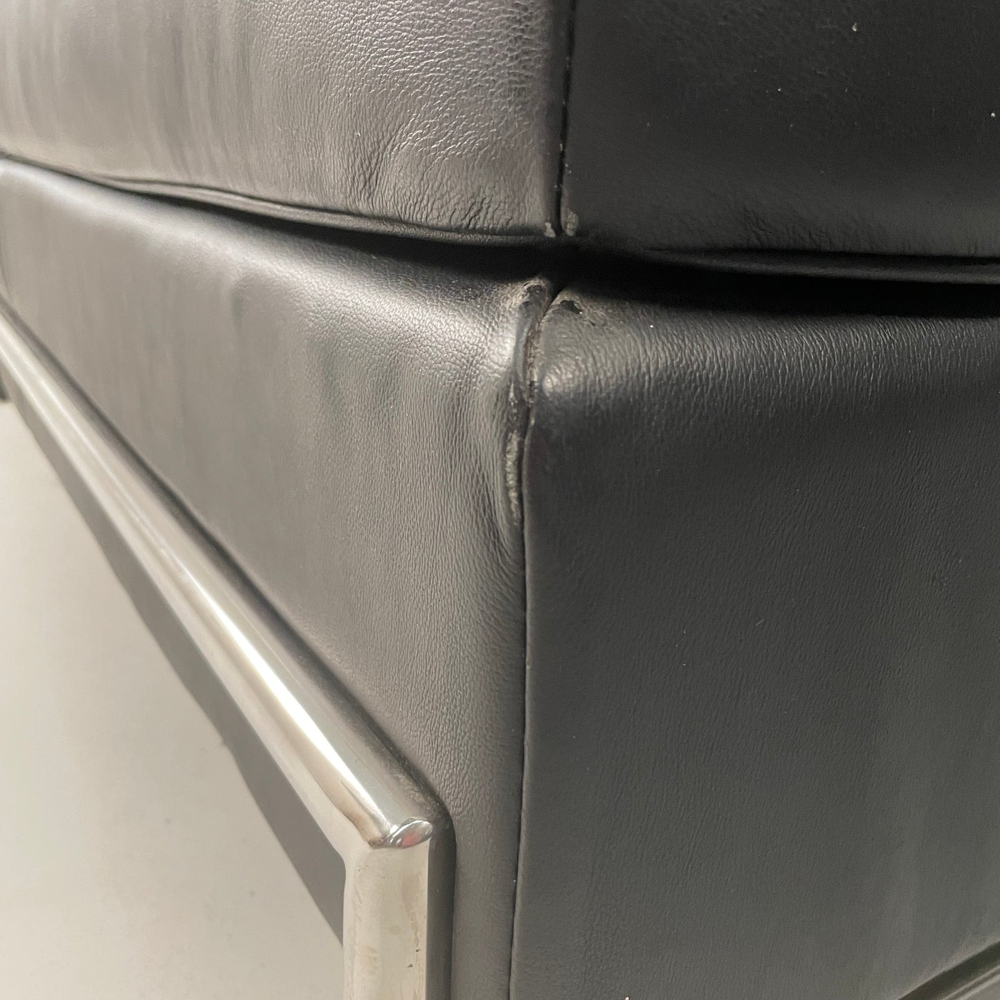 VINTAGE STYLE BLACK EILEEN GRAY DAY BED/SOFA