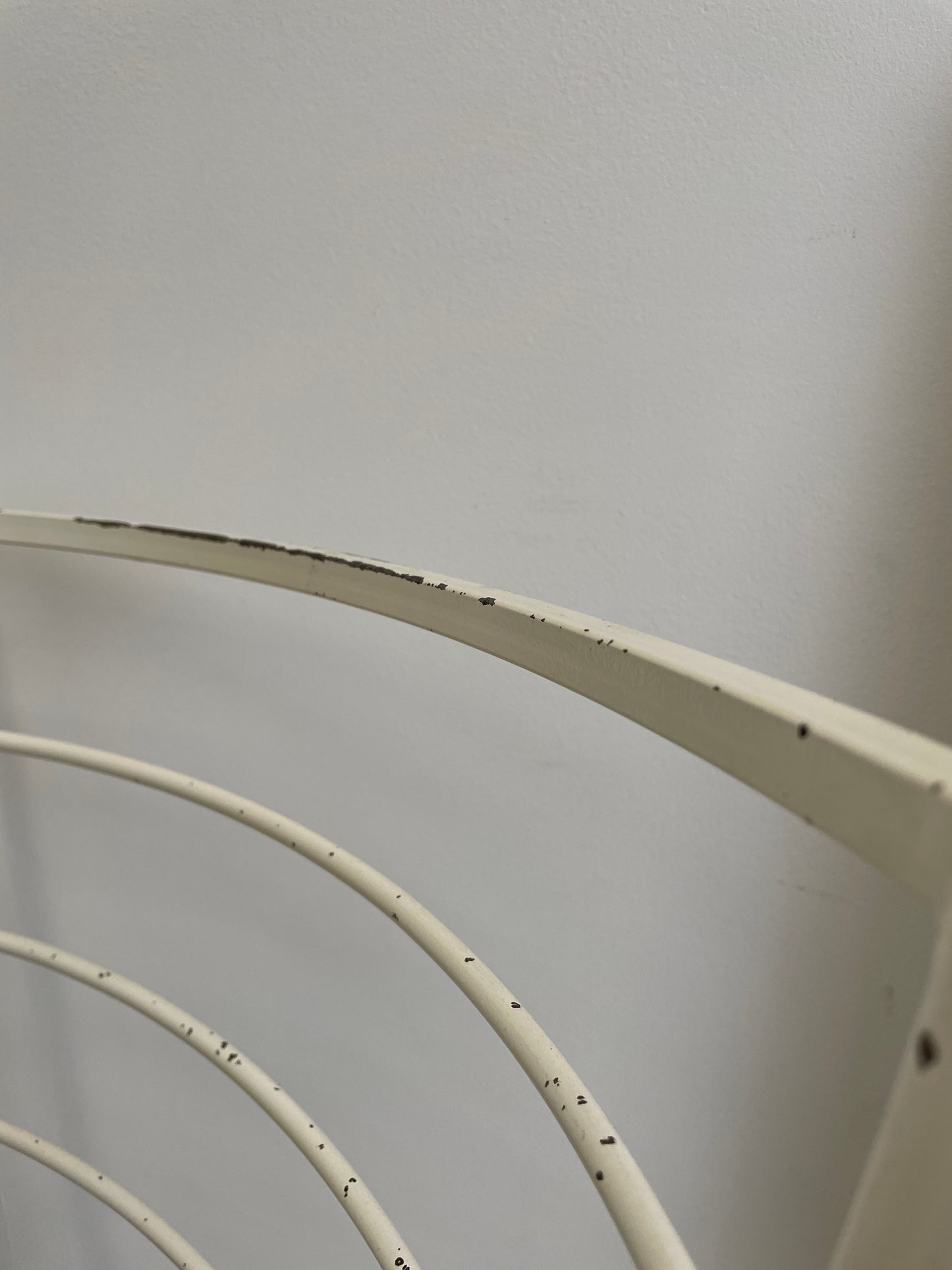 STAPLES LADDERAX ARMCHAIR IN WHITE