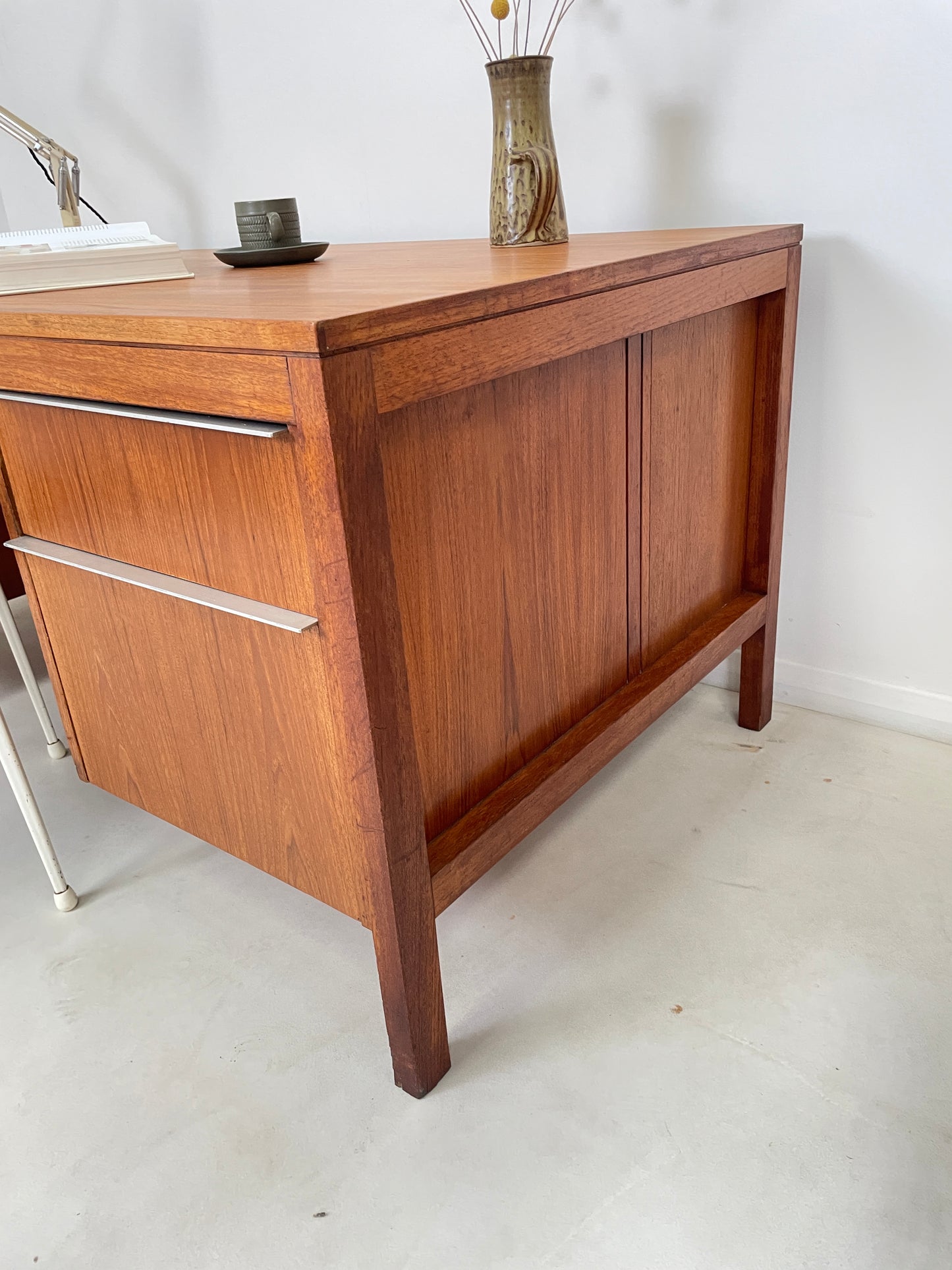 VINTAGE TEAK DOUBLE PEDESTAL PARTNERS DESK