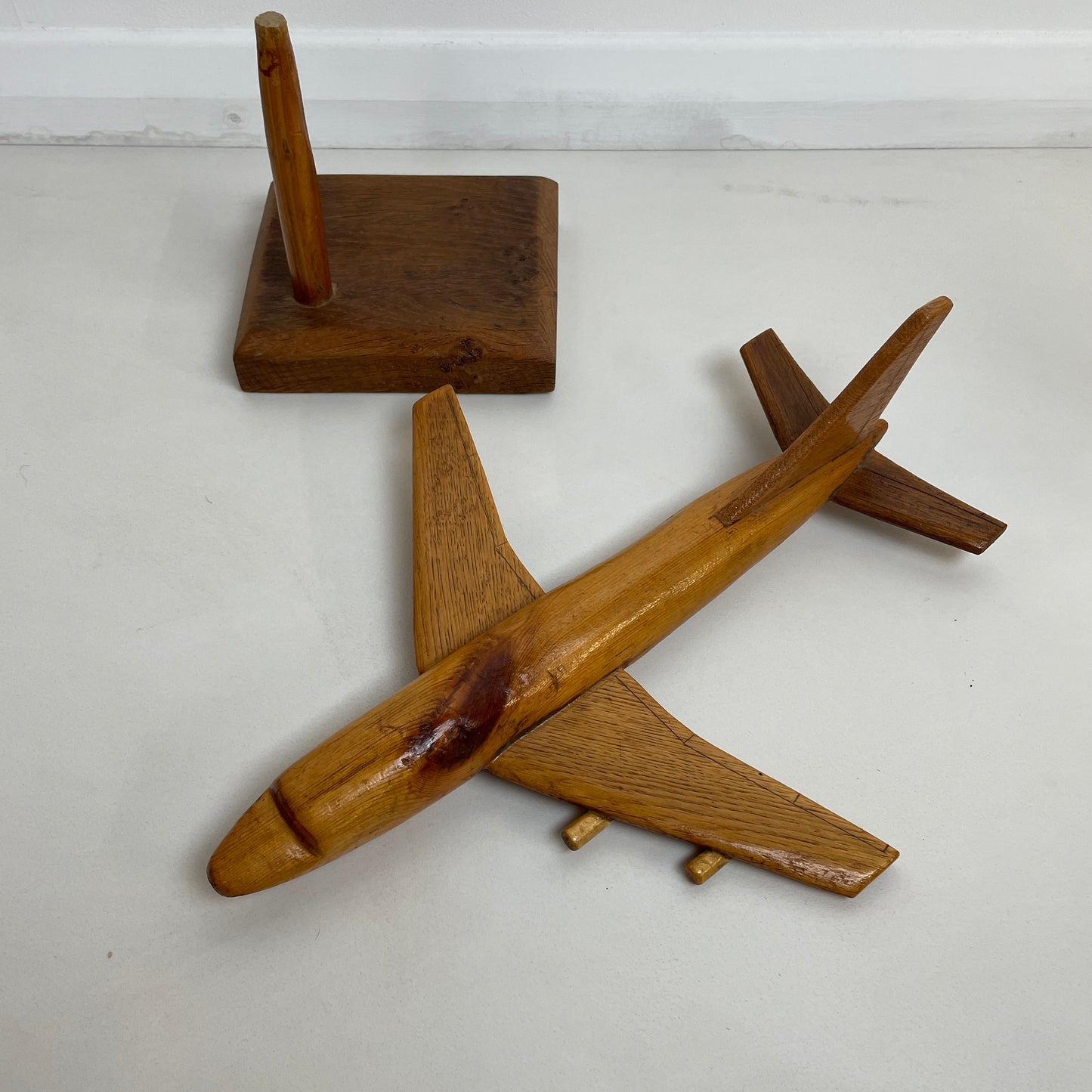 VINTAGE WOODEN CARVED AEROPLANE