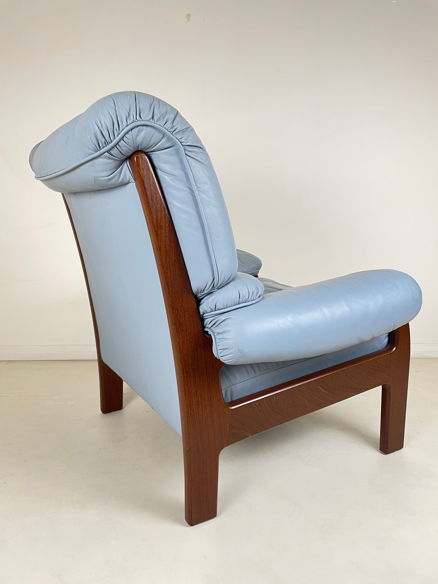 VINTAGE GPLAN 1990s NINA LEATHER CHAIR & FOOTSTOOL