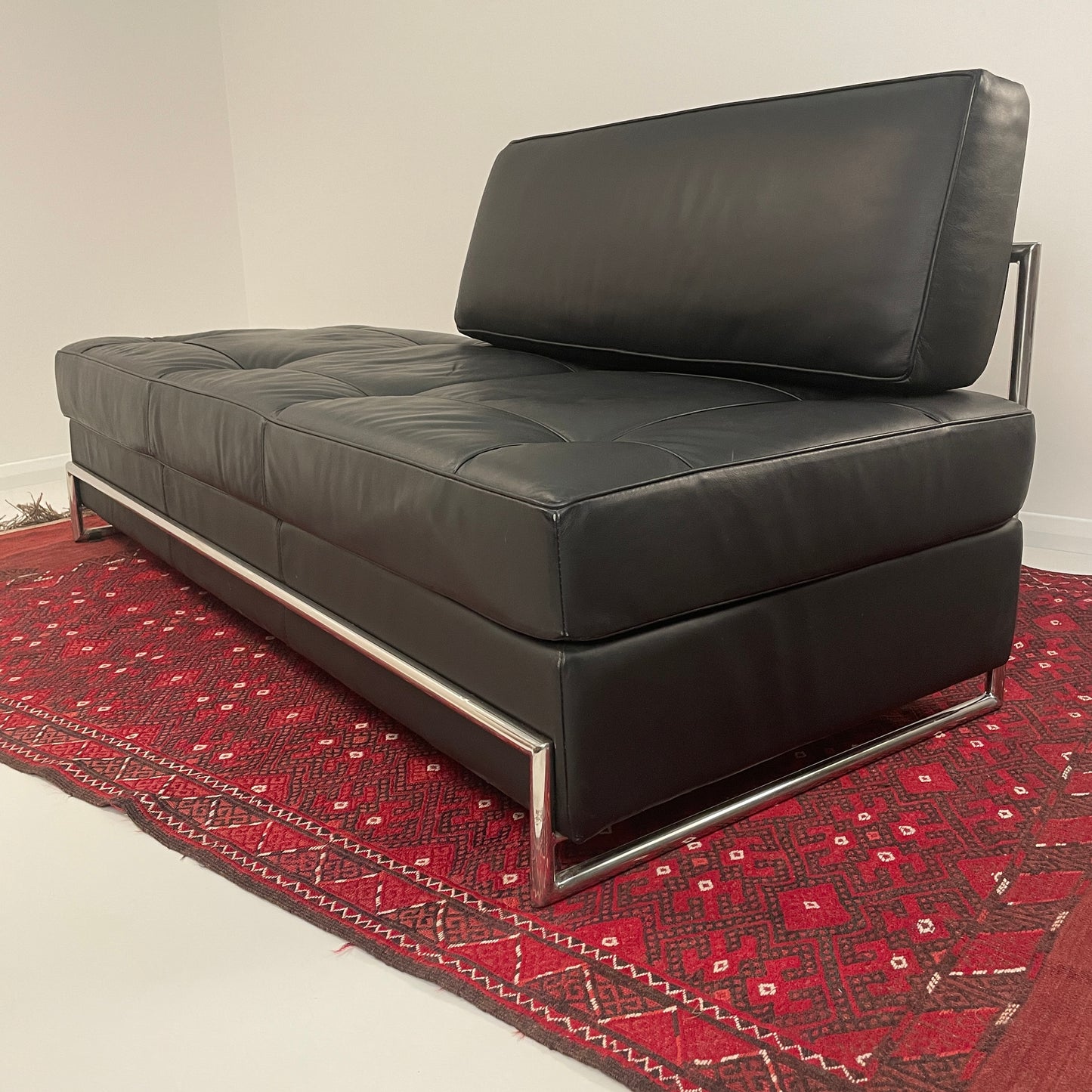 VINTAGE STYLE BLACK EILEEN GRAY DAY BED/SOFA