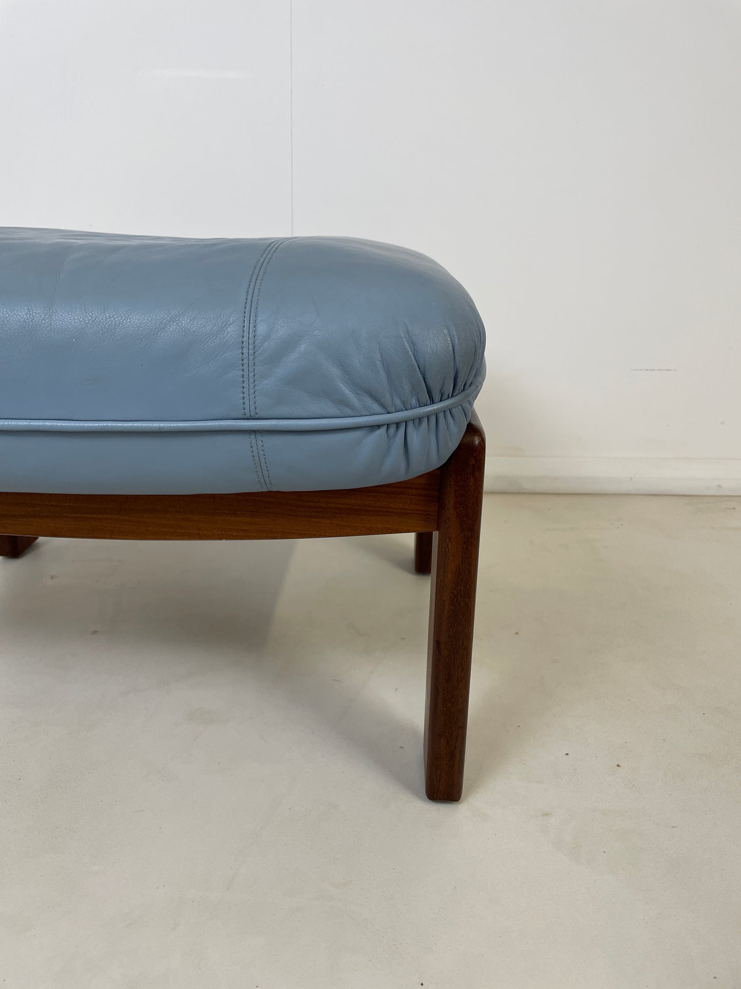 VINTAGE GPLAN 1990s NINA LEATHER CHAIR & FOOTSTOOL