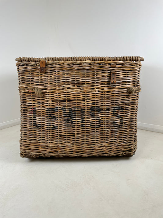 LARGE ANTIQUE LAUNDRY MILL BASKET / BLANKET STORAGE