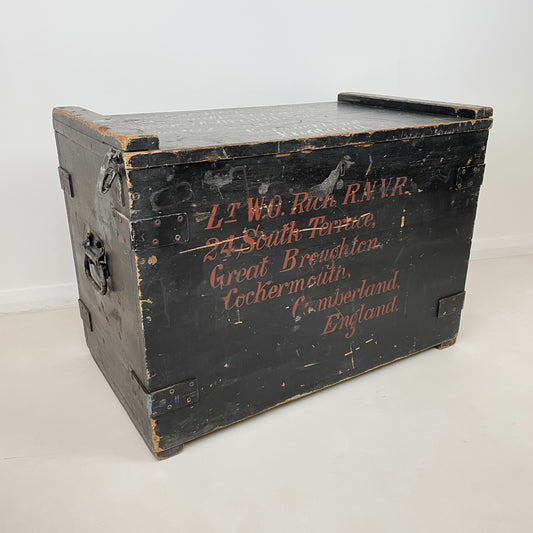 VINTAGE WOODEN TRUNK BLANKET / TOY BOX