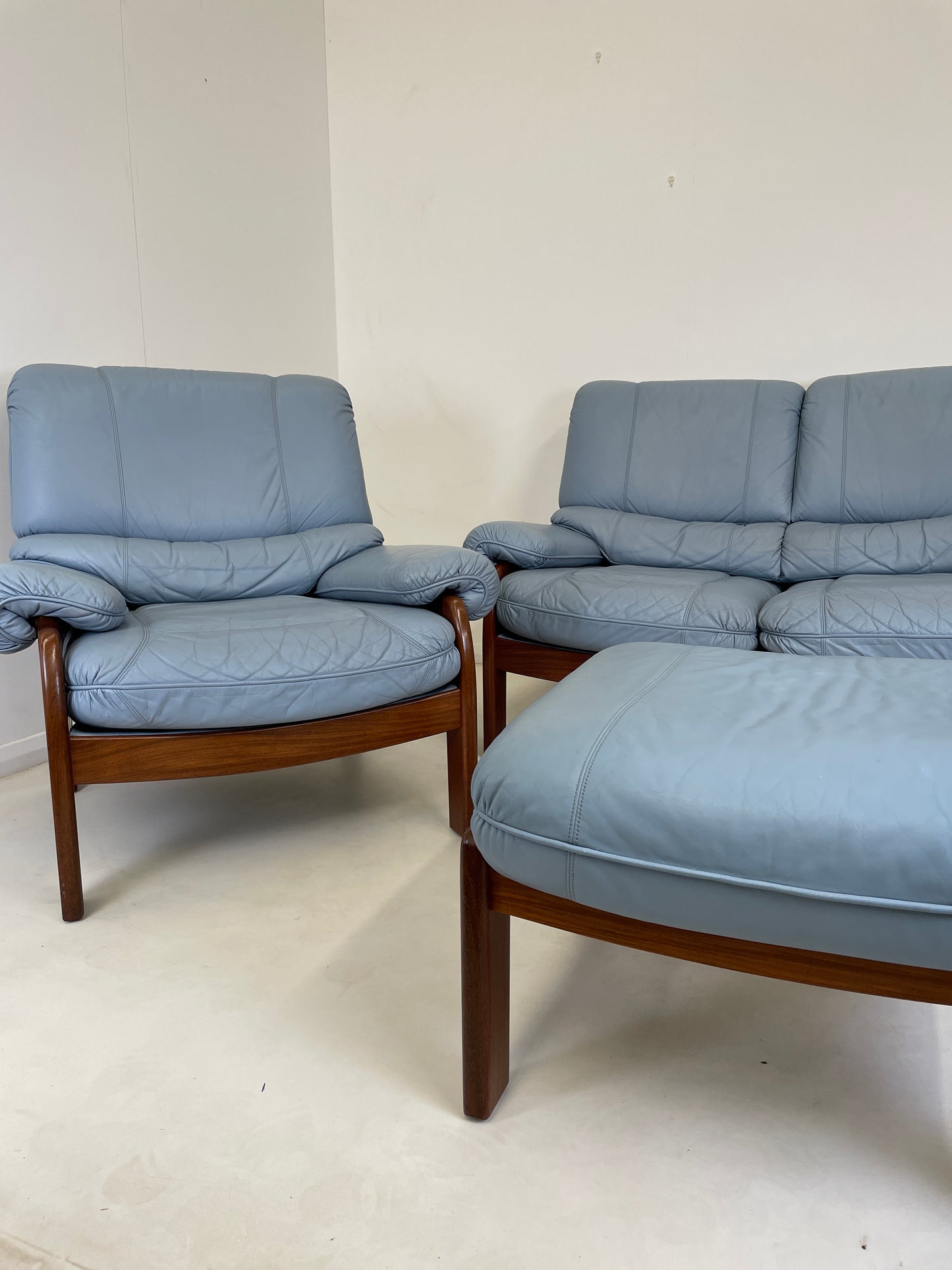 VINTAGE GPLAN 1990s NINA LEATHER SOFA, CHAIR & FOOTSTOOL