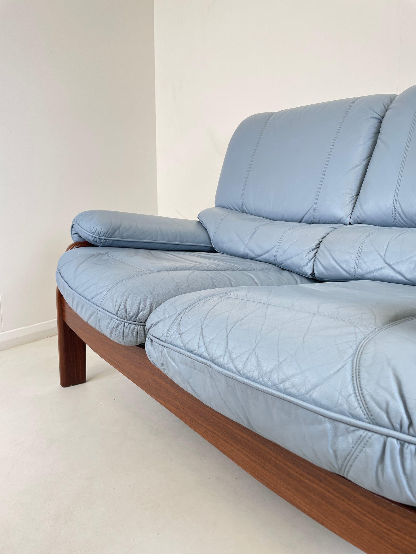 VINTAGE GPLAN 1990s NINA LEATHER SOFA, CHAIR & FOOTSTOOL