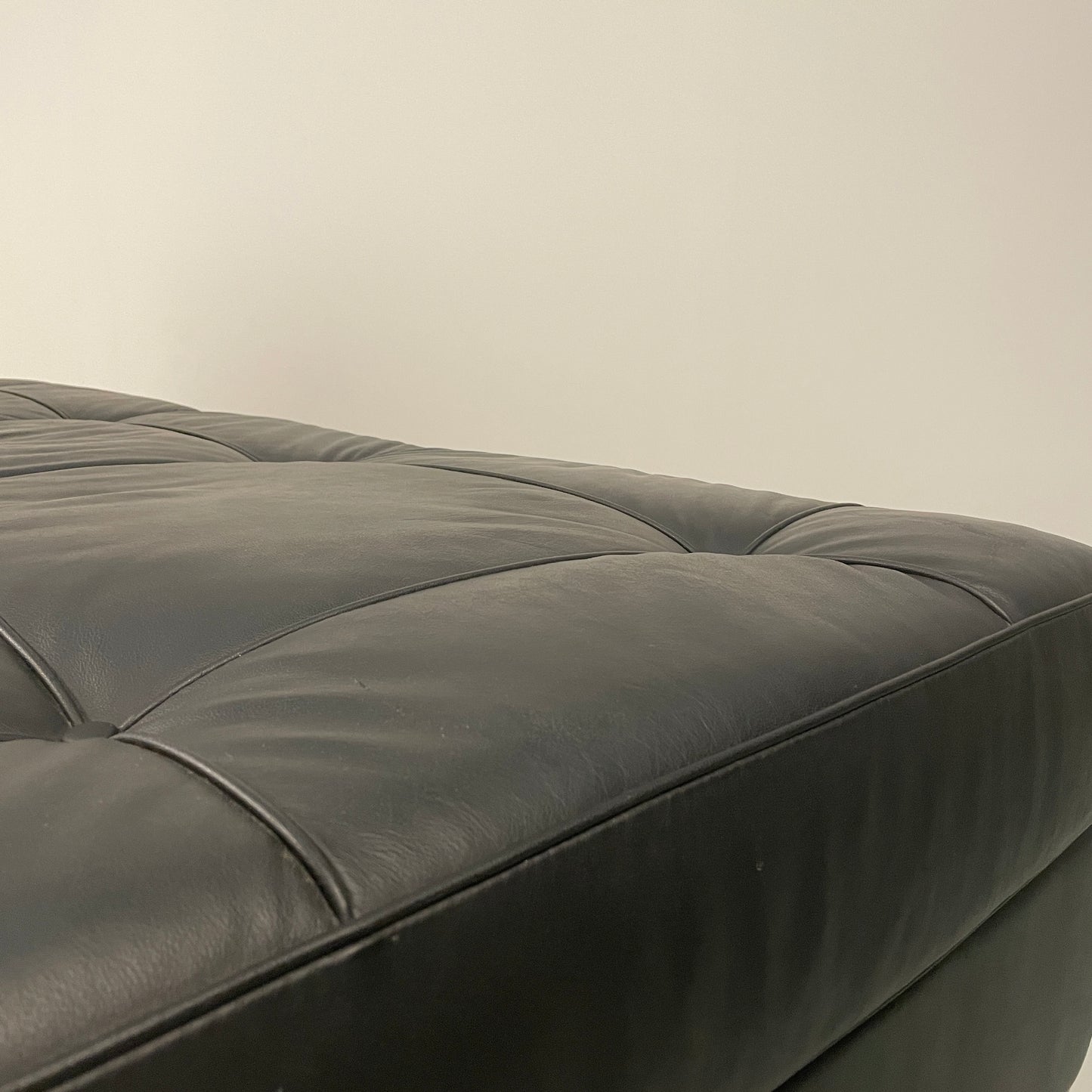 VINTAGE STYLE BLACK EILEEN GRAY DAY BED/SOFA