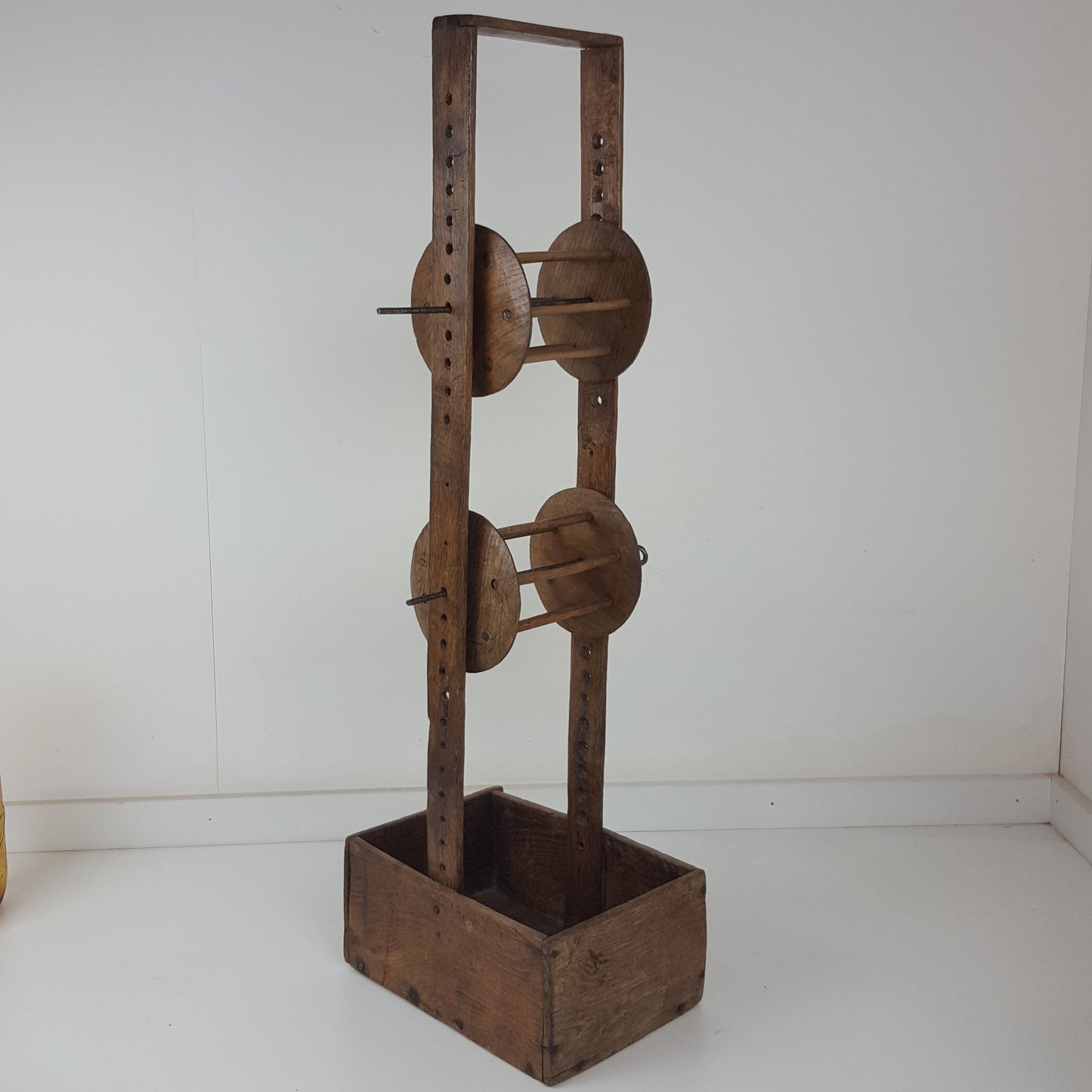 PRIMITIVE ANTIQUE OAK WOOL WINDER IN OAK