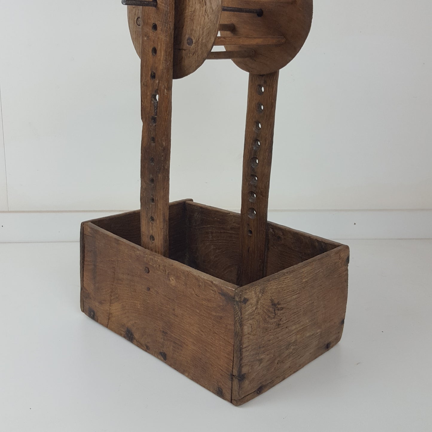 PRIMITIVE ANTIQUE OAK WOOL WINDER IN OAK
