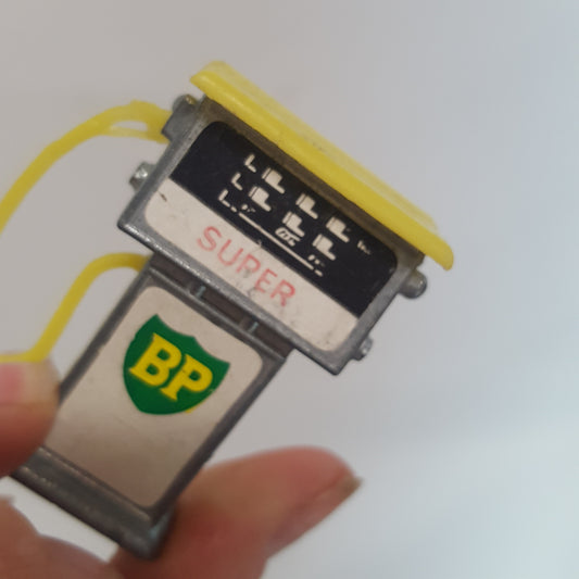 VINTAGE DIECAST BP MODEL TOY PETROL PUMP