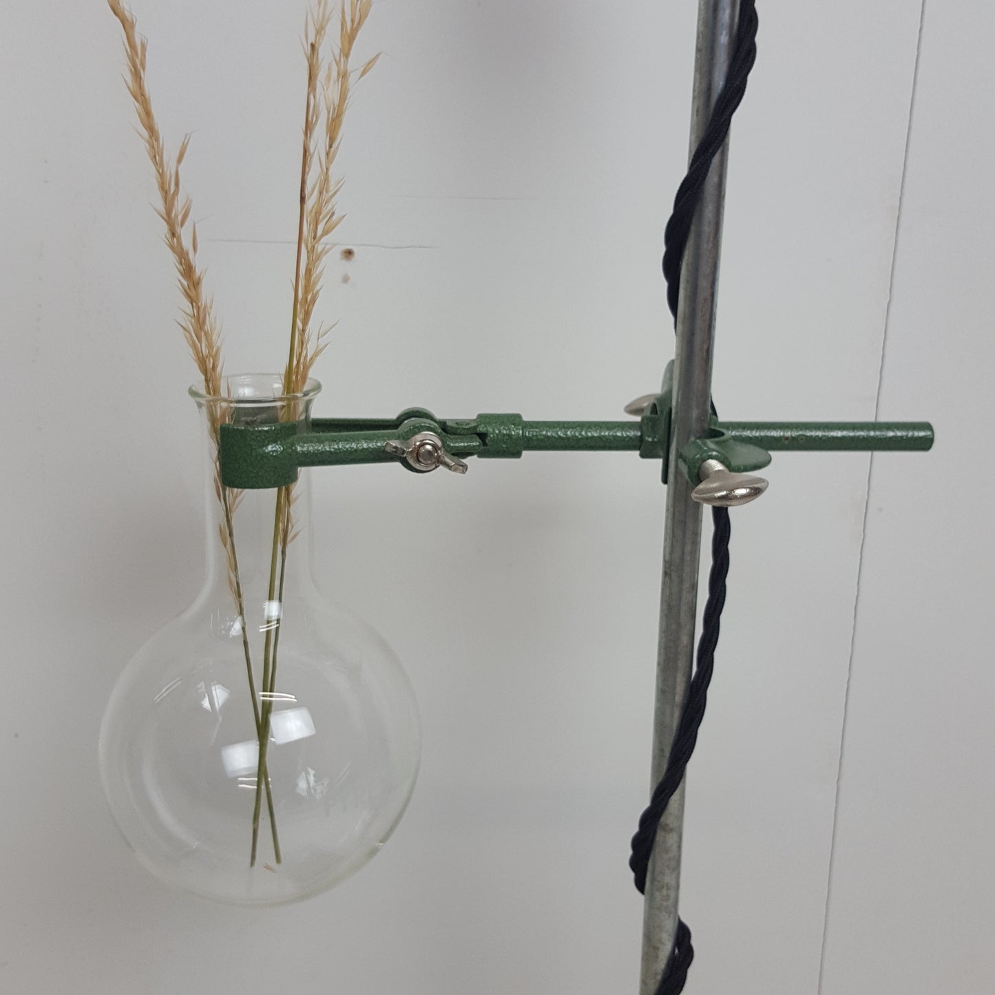 FLOOR STANDING RETORT STAND LAMP