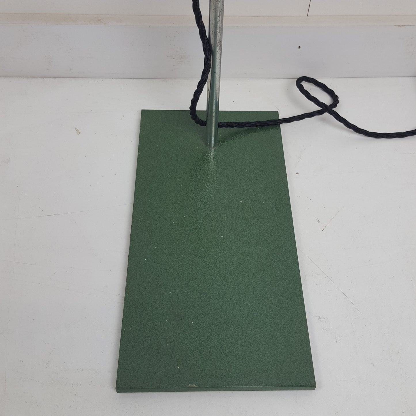 FLOOR STANDING RETORT STAND LAMP
