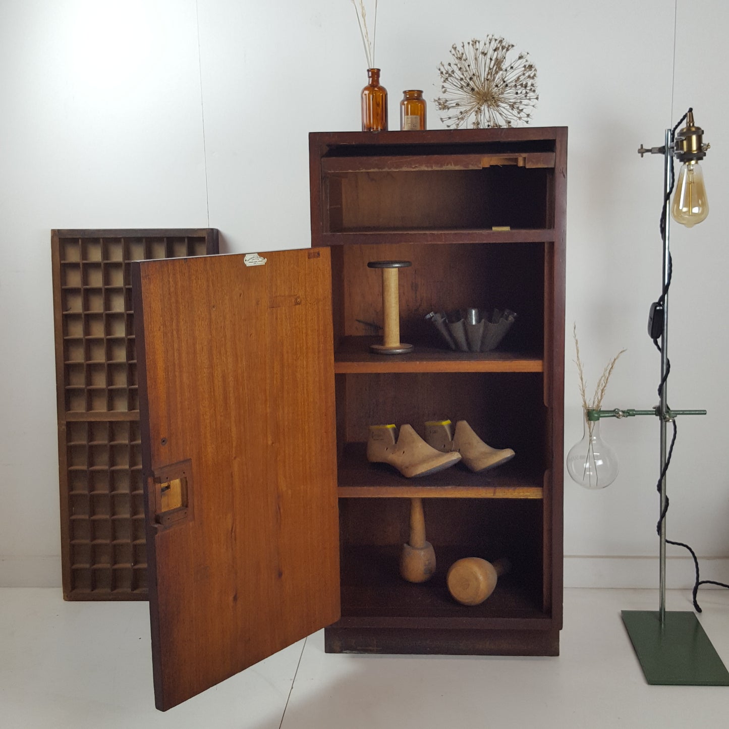 FLOOR STANDING RETORT STAND LAMP