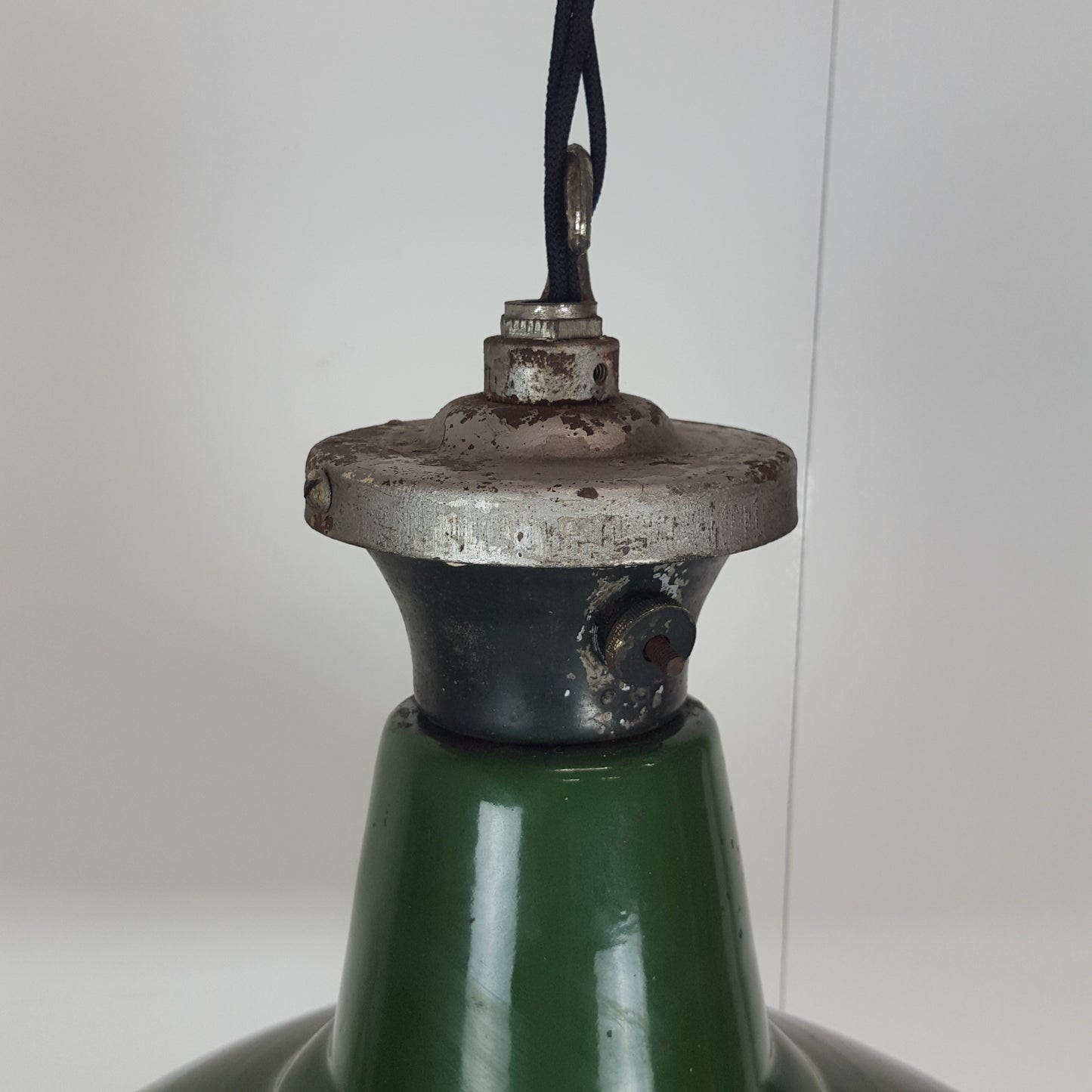 ORIGINAL BENJAMIN FACTORY CEILING LIGHT IN ENAMEL GREEN