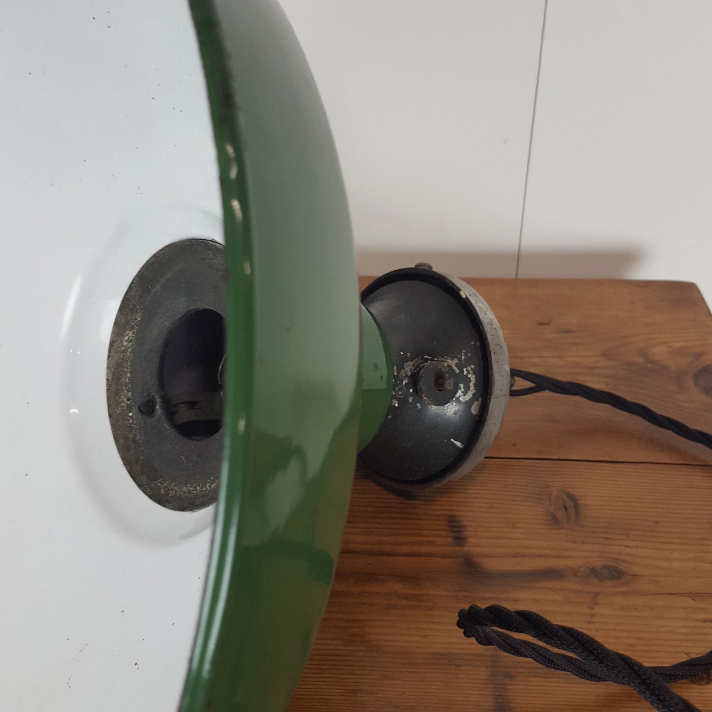 ORIGINAL BENJAMIN FACTORY CEILING LIGHT IN ENAMEL GREEN