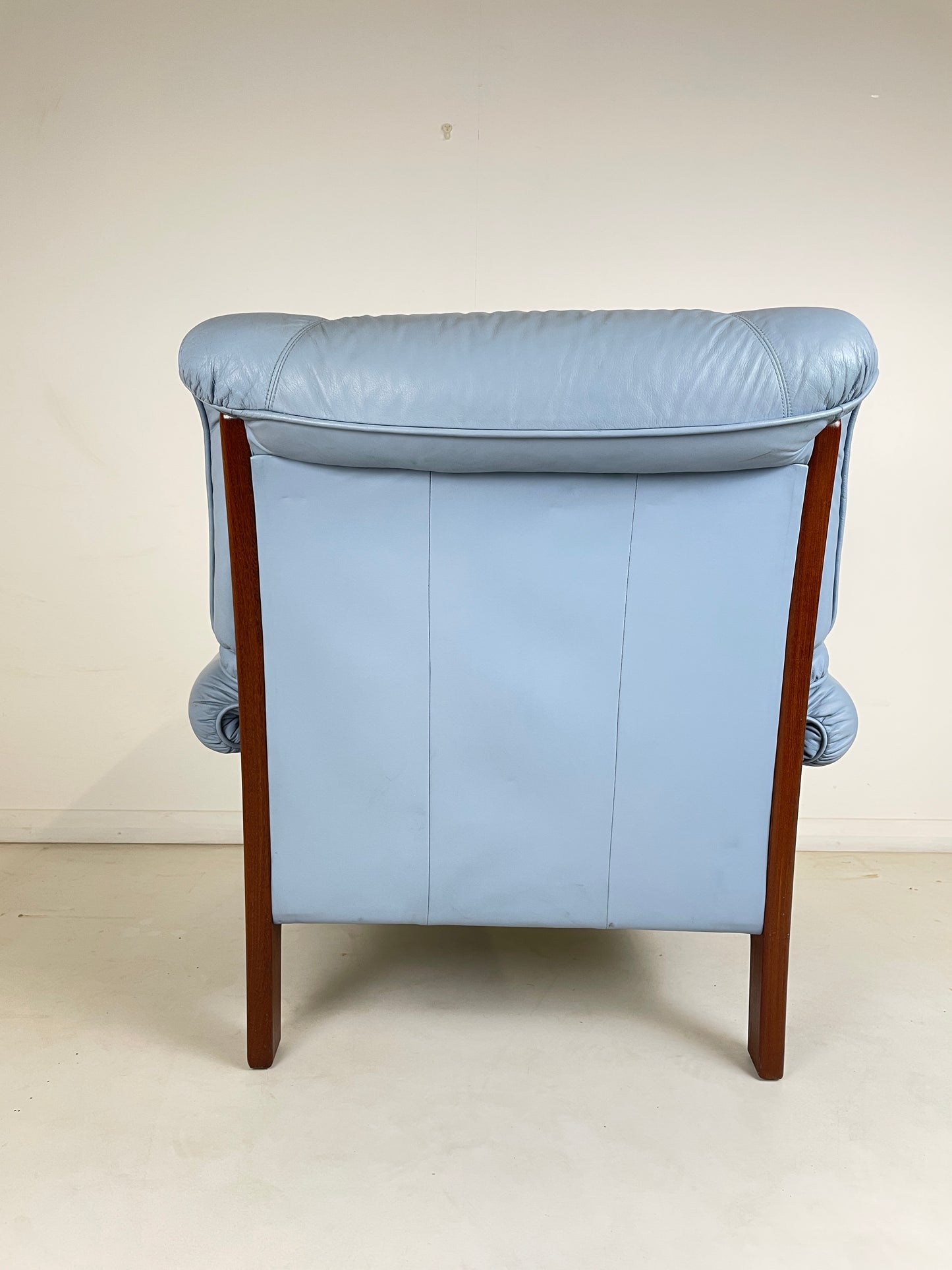 VINTAGE GPLAN 1990s NINA LEATHER CHAIR & FOOTSTOOL