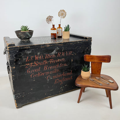 VINTAGE WOODEN TRUNK BLANKET / TOY BOX