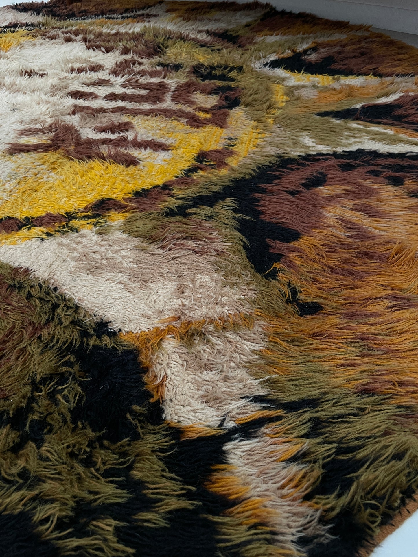 SEVENTIES ROUND SHAGGY RYA RUG - 244cm MUTED AUTUMN COLOURS