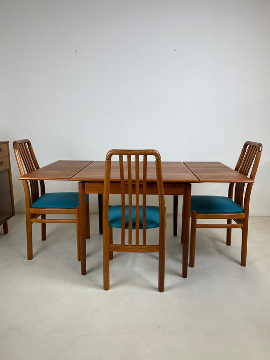 D-SCAN VINTAGE DINING CHAIRS x 4