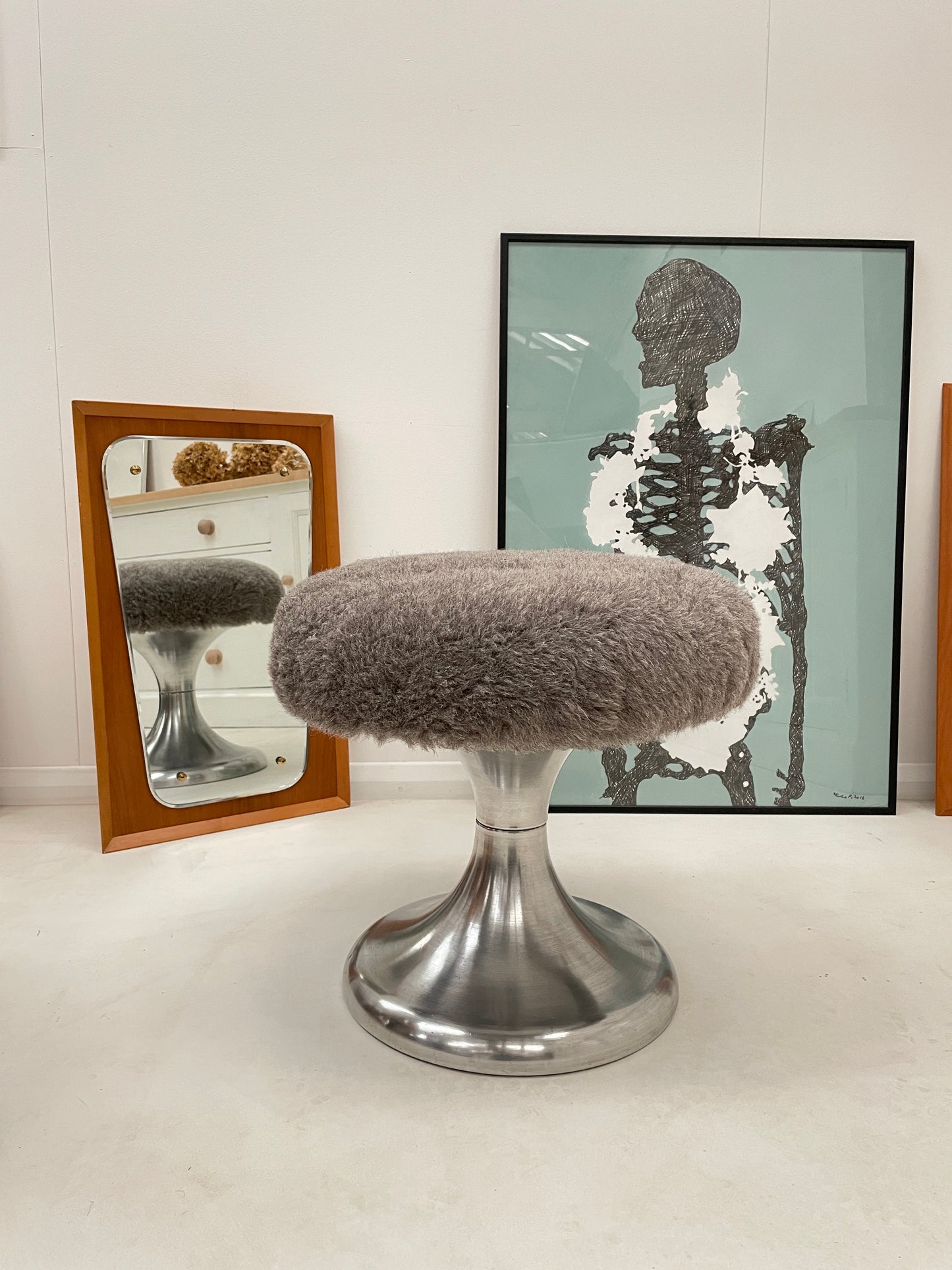 SPACE AGE RETRO BEDROOM STOOL