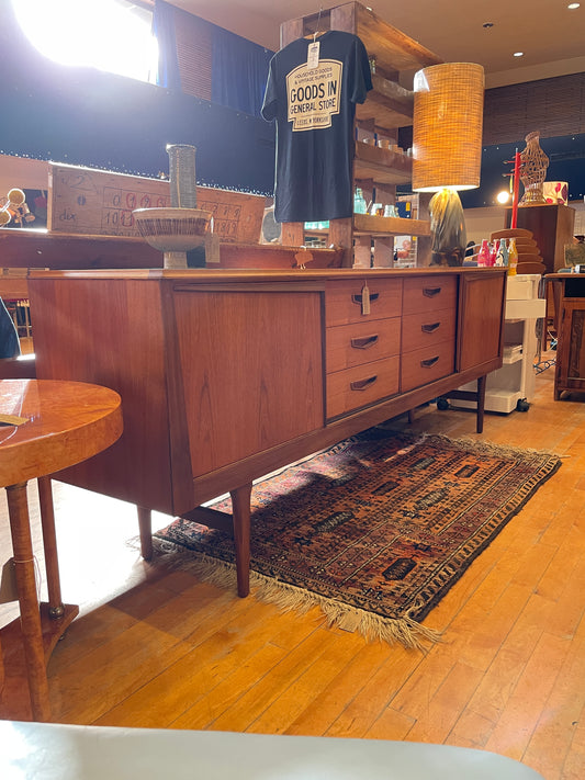 MID-CENTURY TEAK SIDEBOARD / MEDIA UNIT - ELLIOTS OF NEWBURY