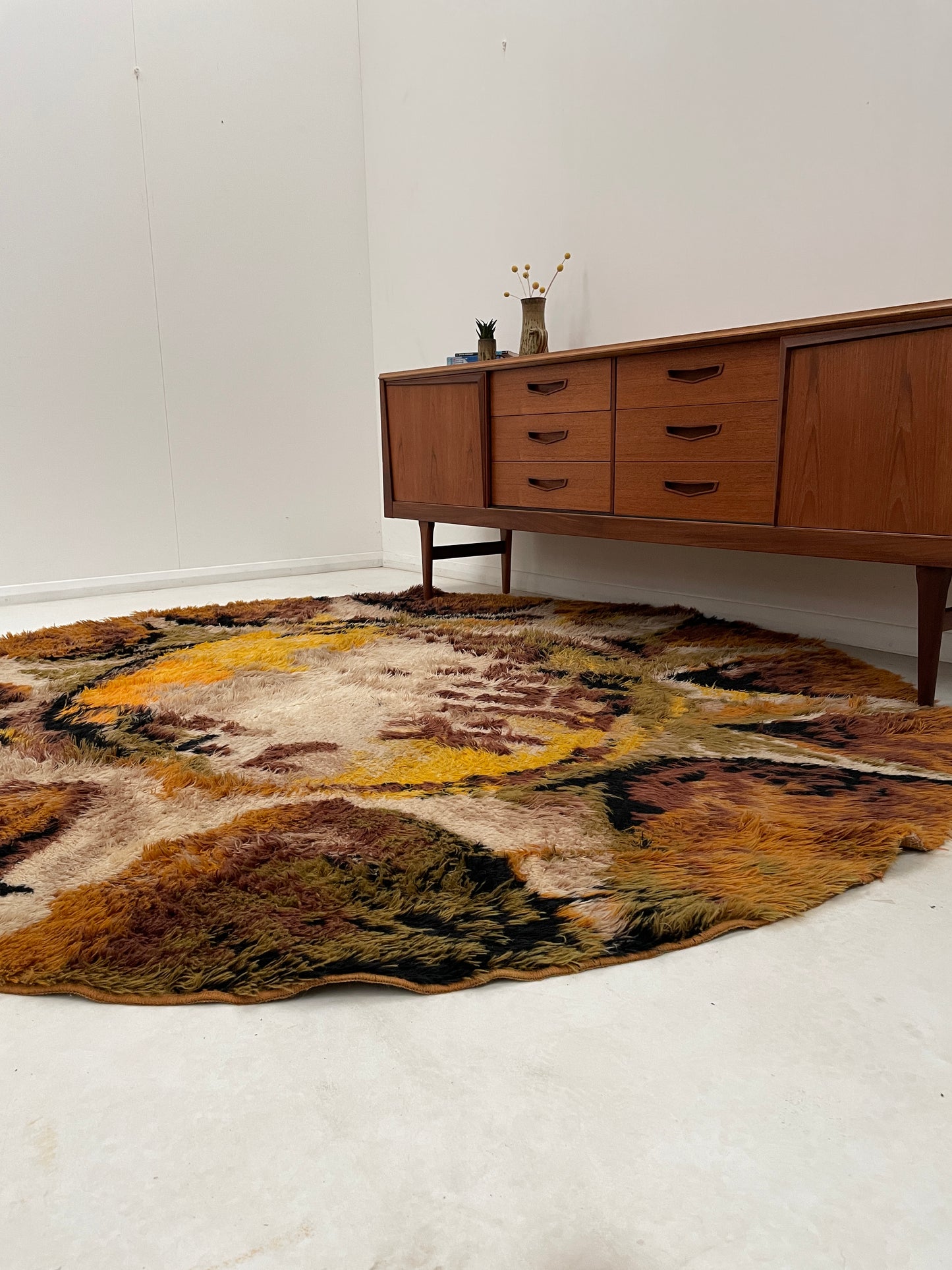 SEVENTIES ROUND SHAGGY RYA RUG - 244cm MUTED AUTUMN COLOURS