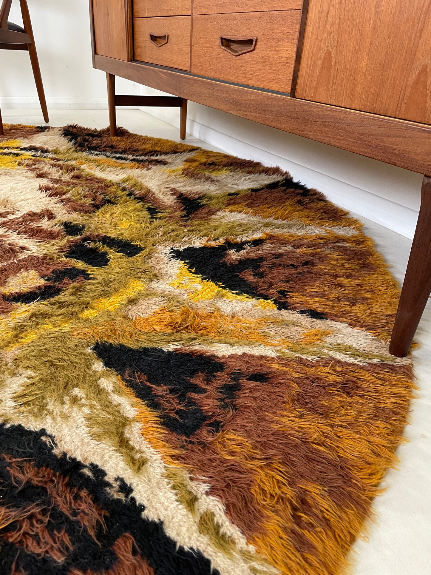 SEVENTIES ROUND SHAGGY RYA RUG - 244cm MUTED AUTUMN COLOURS