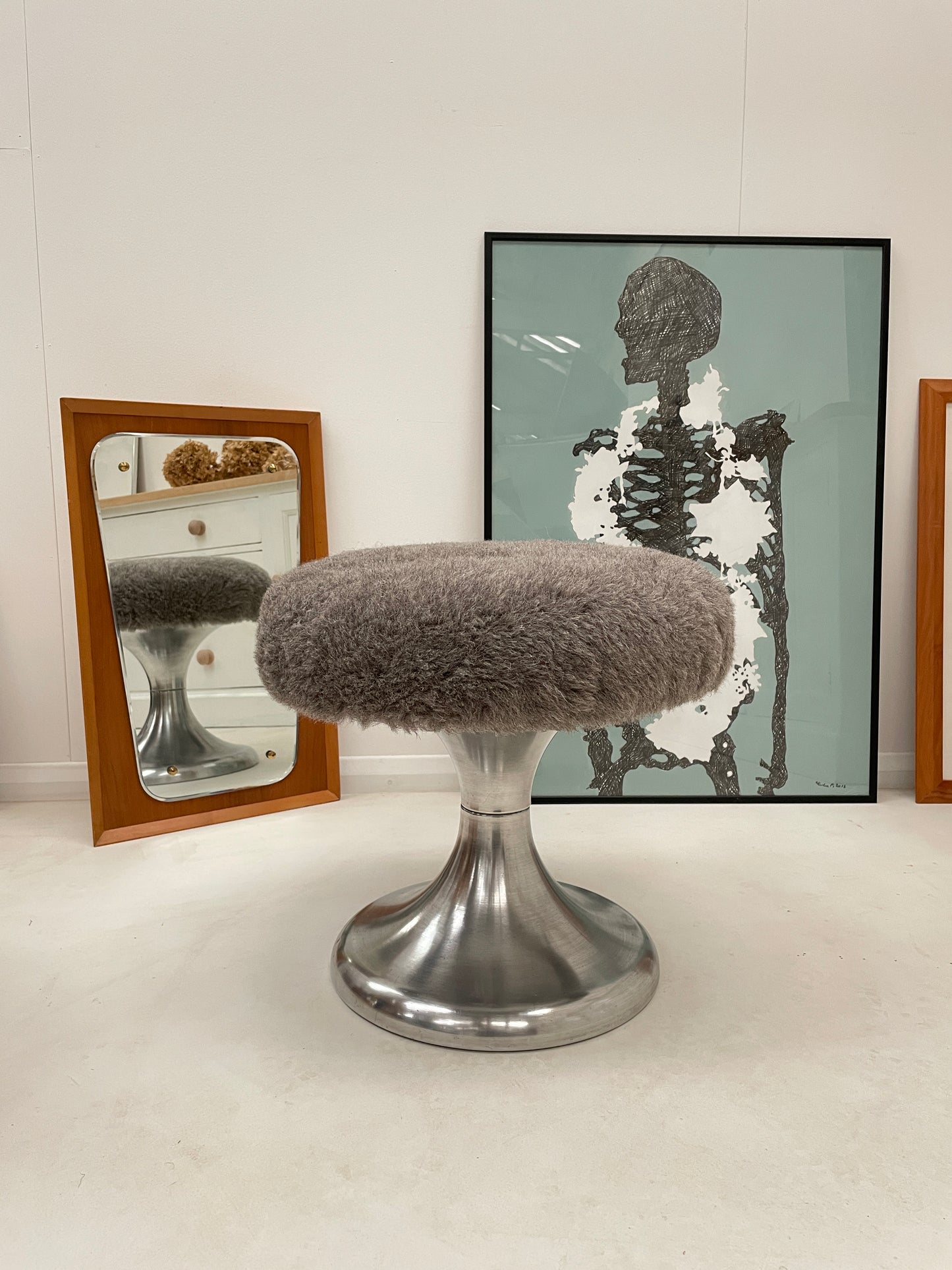 SPACE AGE RETRO BEDROOM STOOL