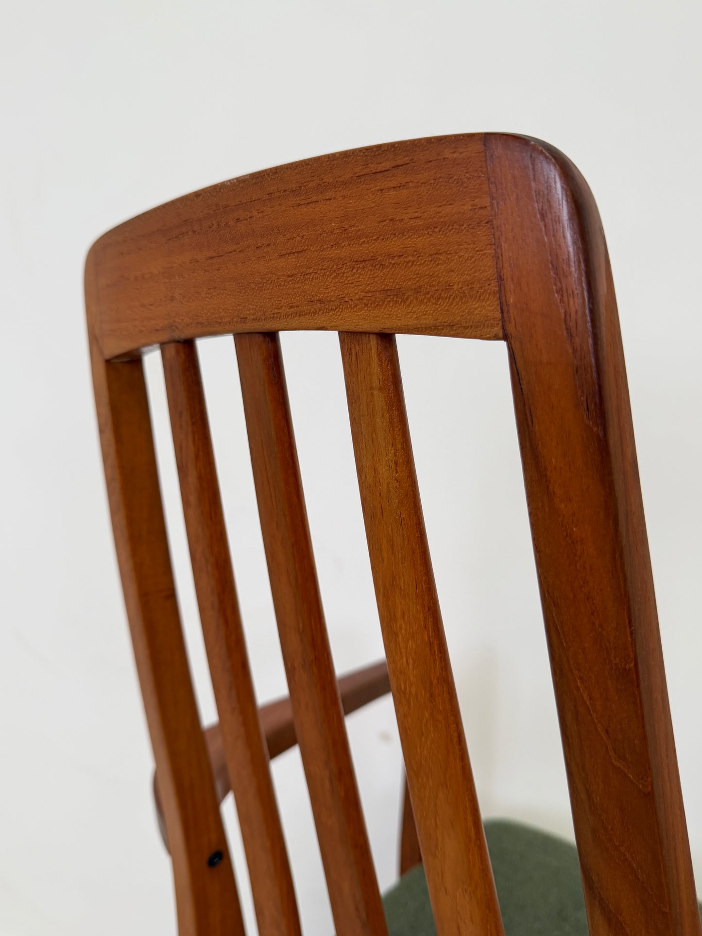 VINTAGE SVEGARDS SWEDISH DINING CHAIRS X 4