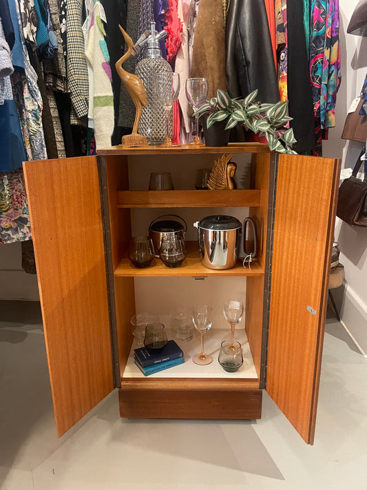 VINTAGE 1960S COCKTAIL CABINET / HOME BAR