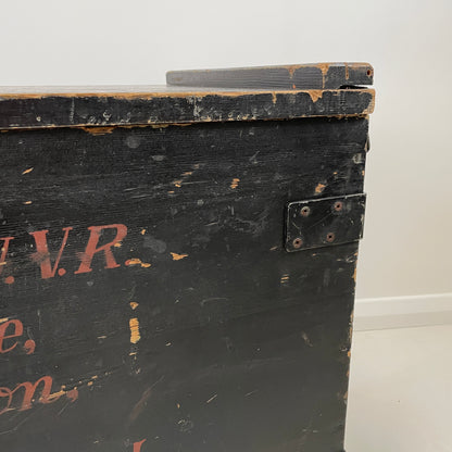 VINTAGE WOODEN TRUNK BLANKET / TOY BOX