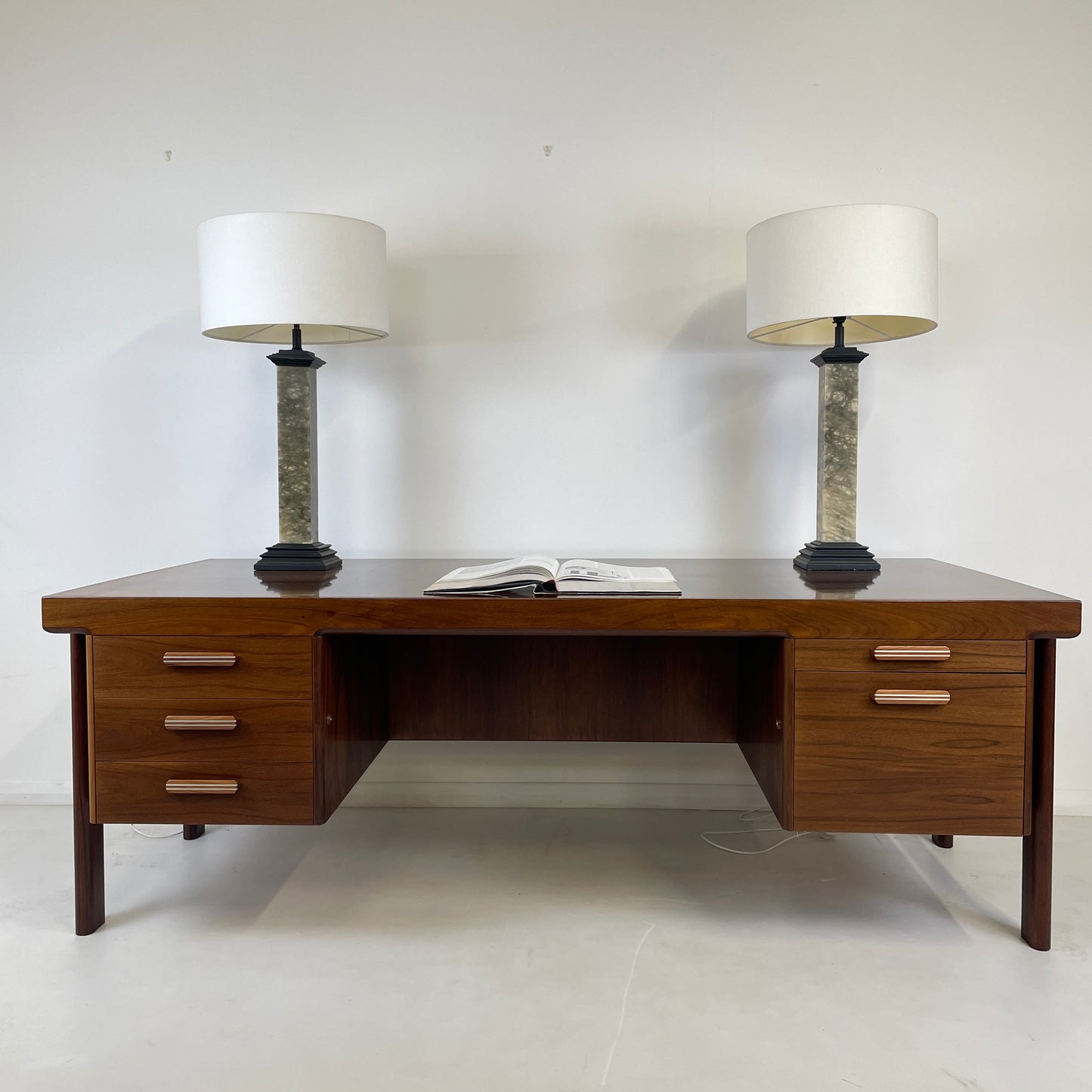 A PAIR OF MARBLE COLUMN TABLE LAMPS