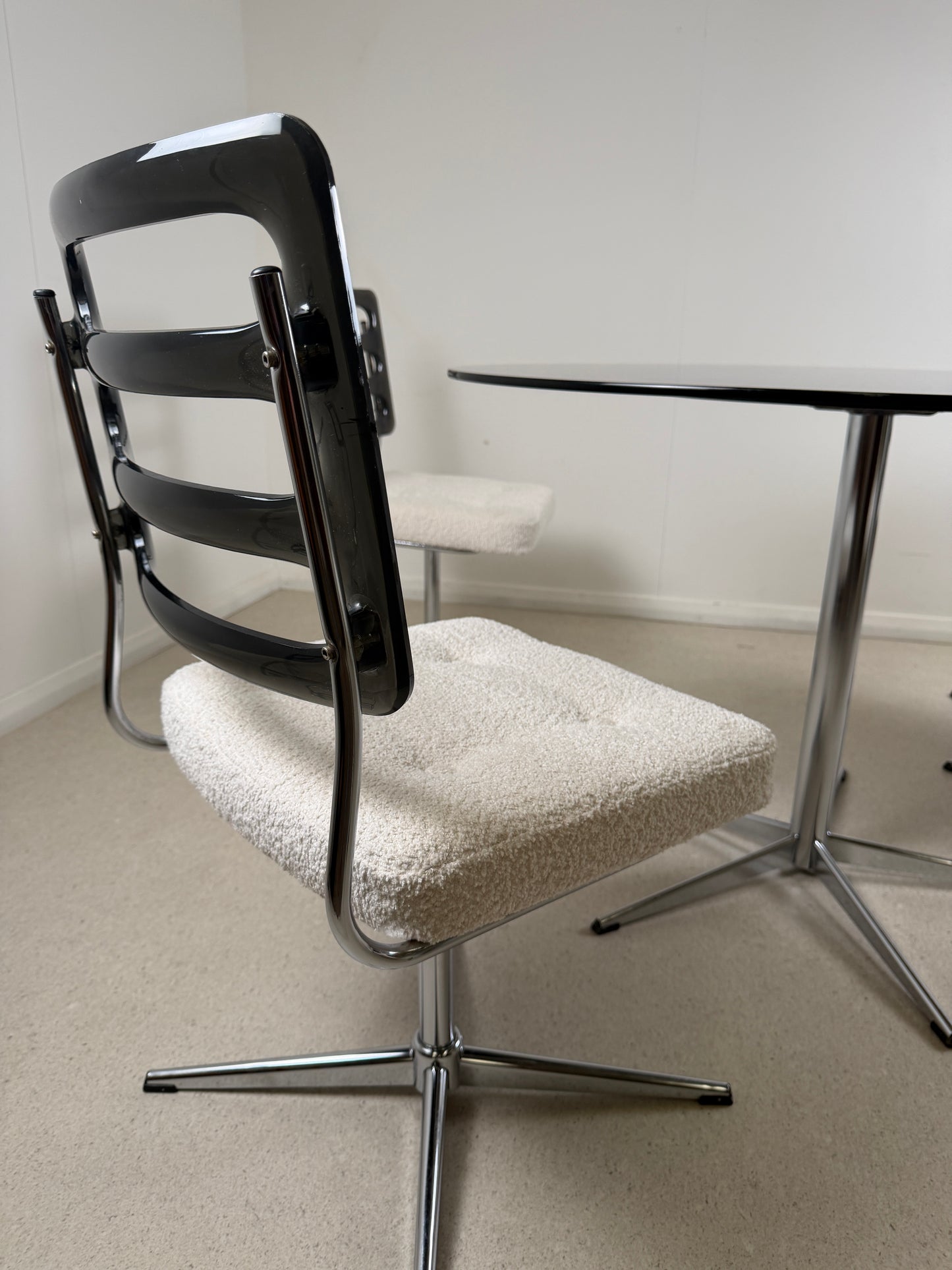 1970s RETRO GLASS TABLE & SWIVEL CHAIRS