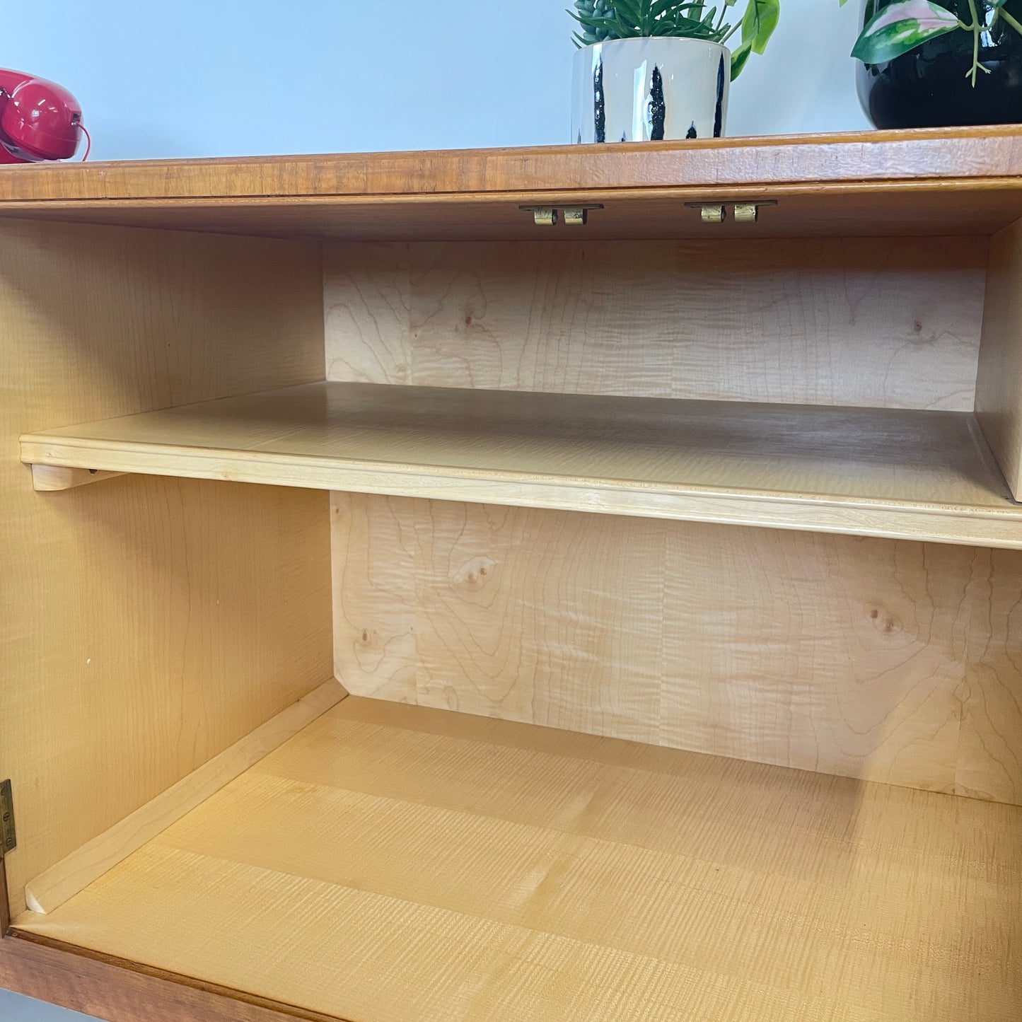 A RARE ALFRED COX MID CENTURY WALNUT & MAPLE VINTAGE SIDEBOARD