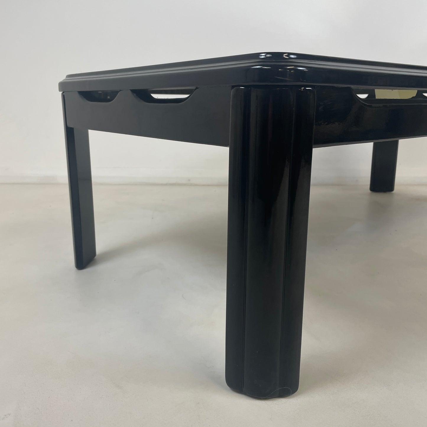 1980s MIRRORED BLACK LAQUERED COFFEE TABLE