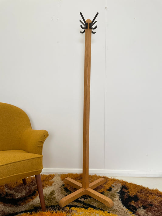 OAK COAT STAND WITH BROWN HOOKS