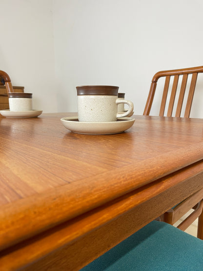 TEAK DANISH EXTENDING SQUARE DINING TABLE SEATS 4 - 6