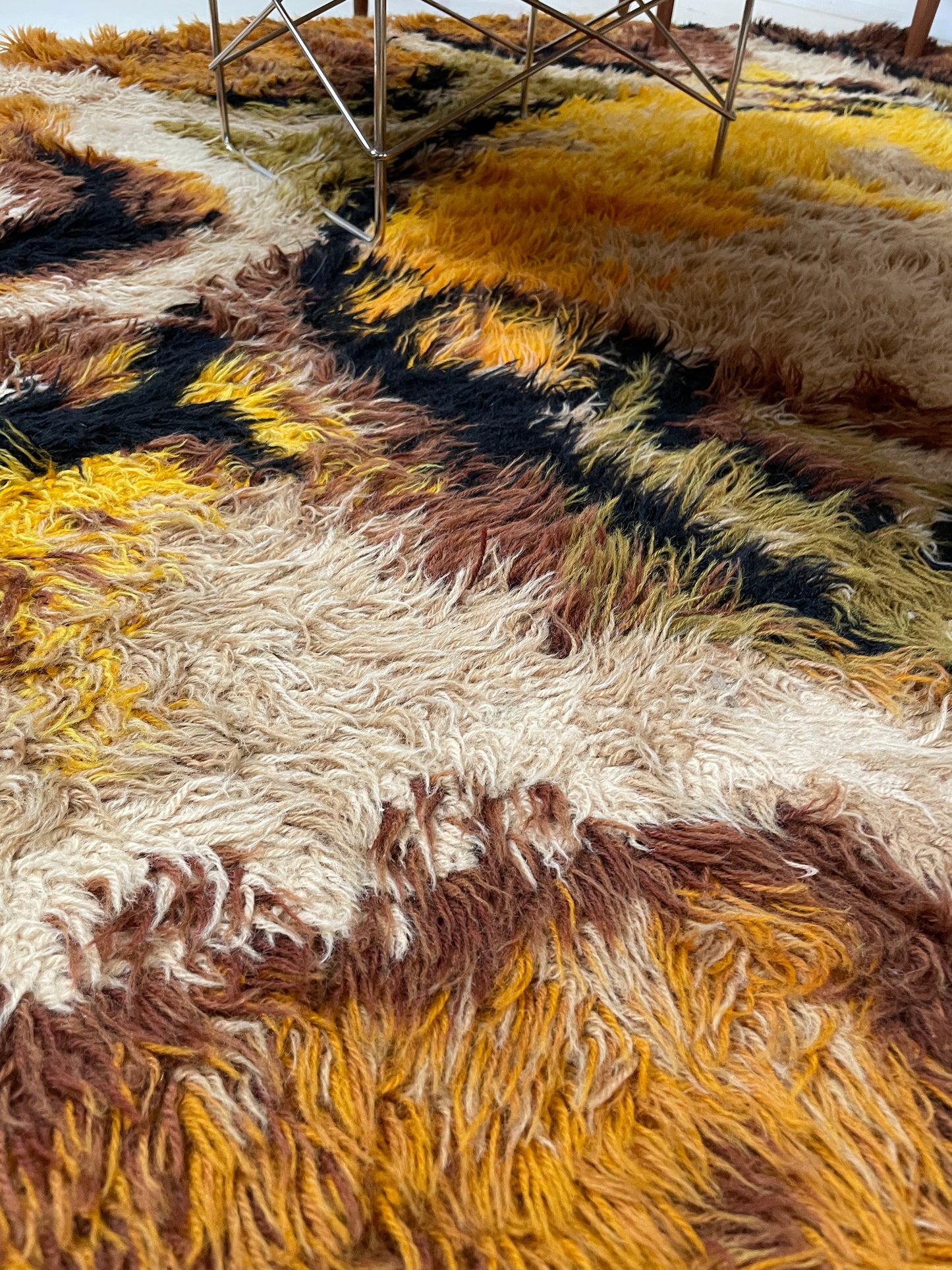 SEVENTIES ROUND SHAGGY RYA RUG - 244cm MUTED AUTUMN COLOURS