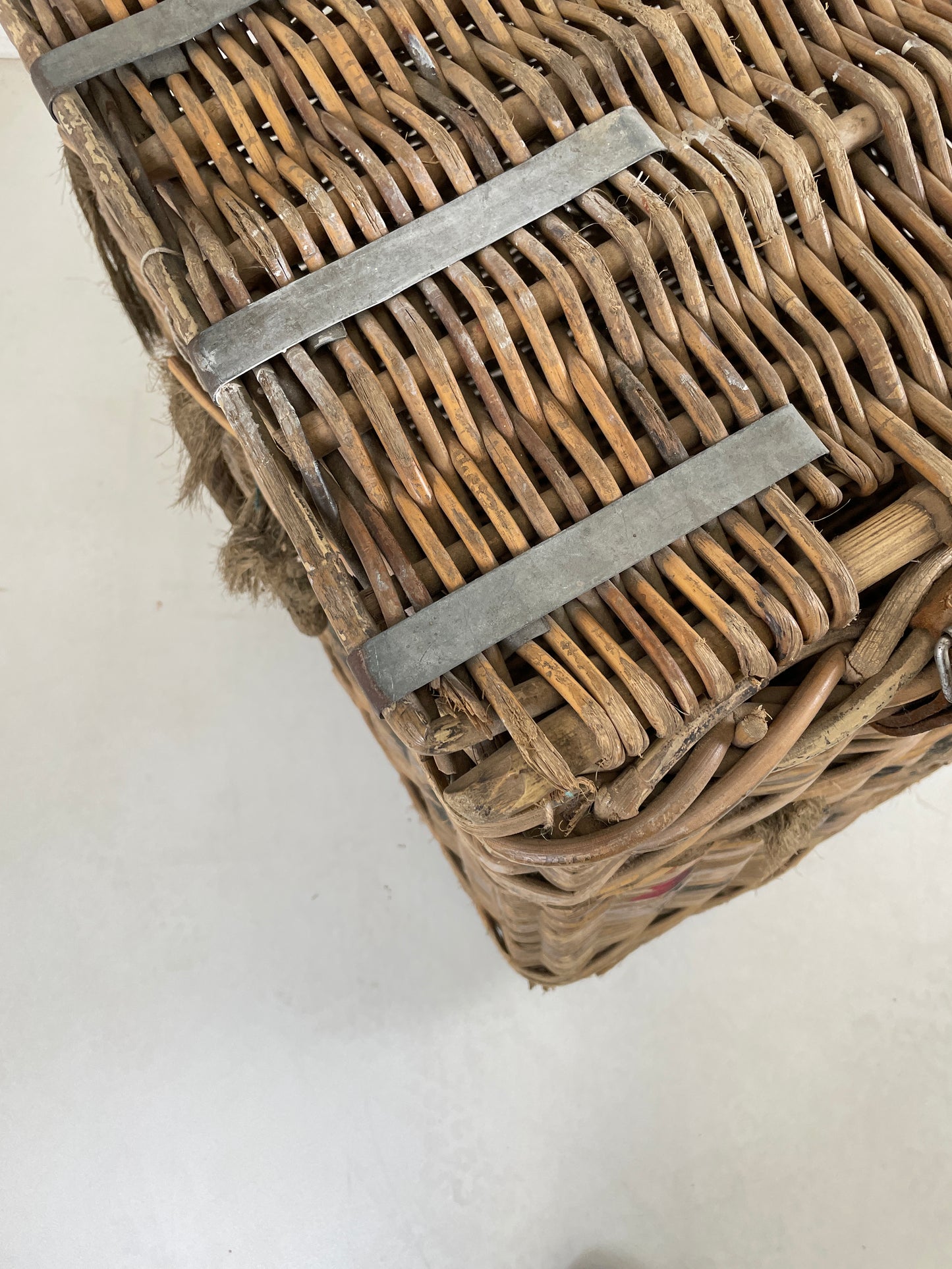 LARGE ANTIQUE LAUNDRY MILL BASKET / BLANKET STORAGE